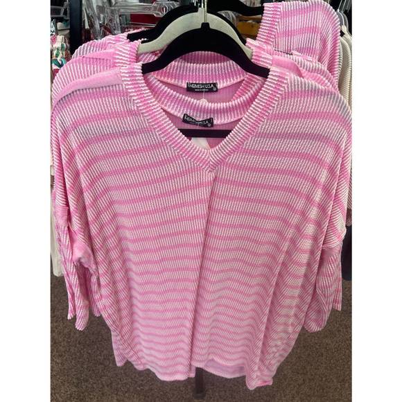 HEIMISH USA Tops - NEW HEIMISH USA vneck ribbed top in pink